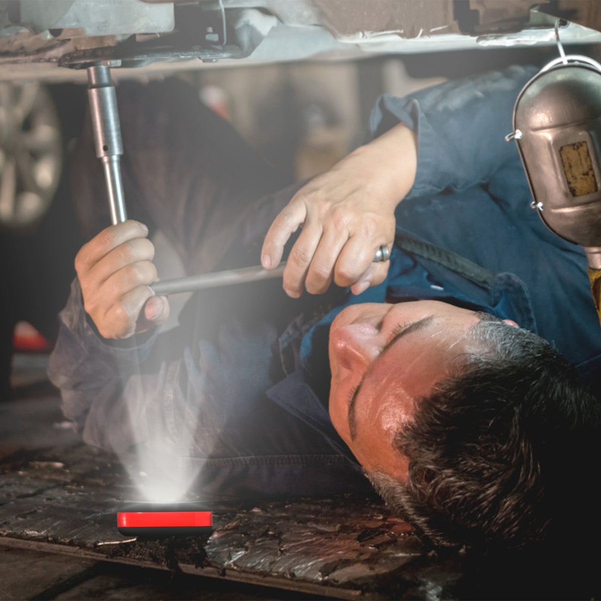 Compact Magnetic LED Work Light with Hook - view 3